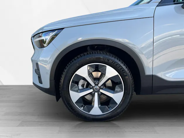 Volvo XC40 2.0 B3 MH Plus Dark