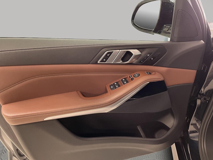 Vehicle image BMW X5