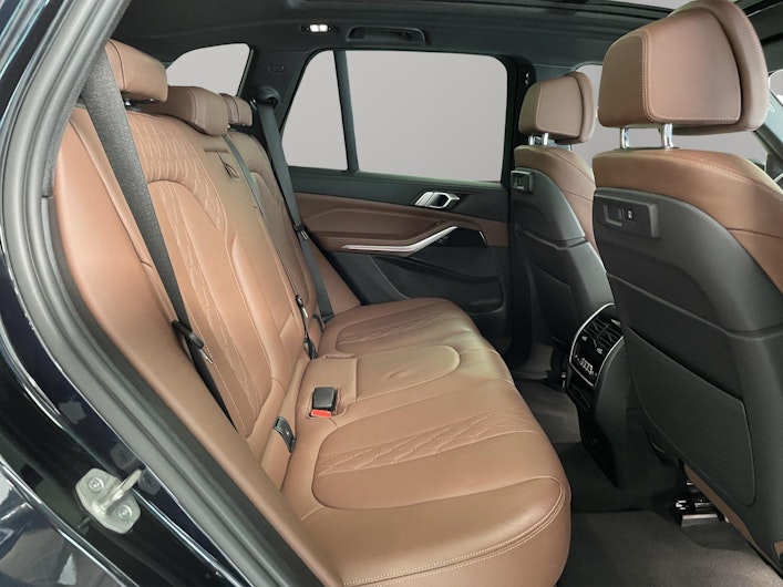 Vehicle image BMW X5