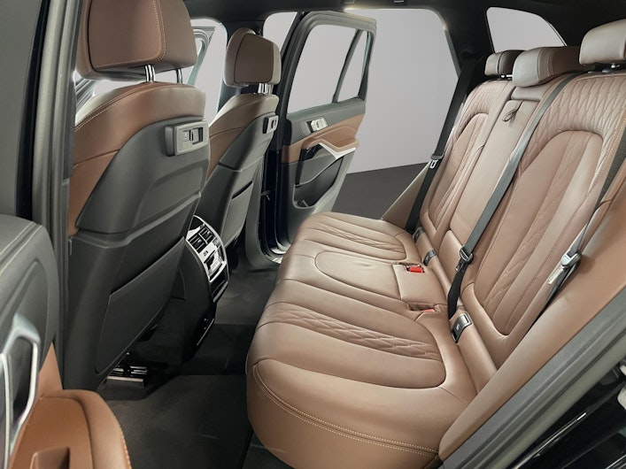 Vehicle image BMW X5