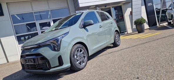 First vehicle image