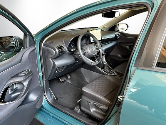 Vehicle image 6