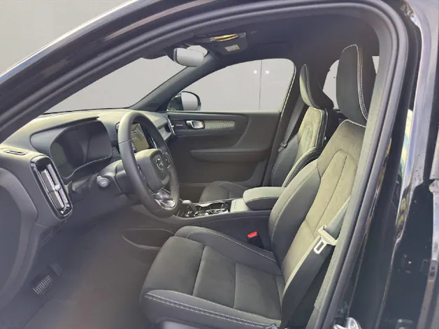 Volvo XC40 2.0 B3 MH Plus Dark