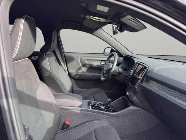 Volvo XC40 2.0 B3 MH Plus Dark