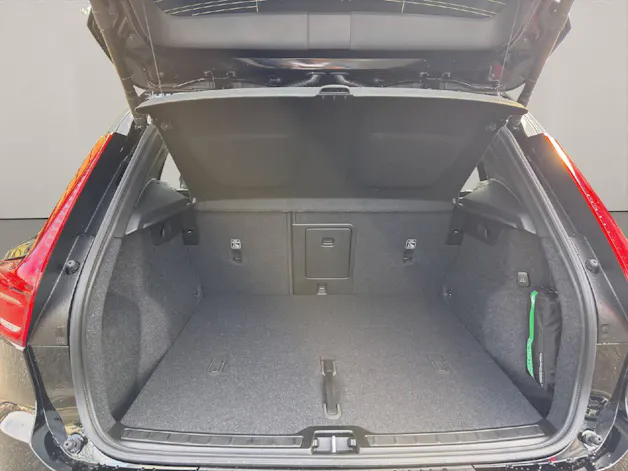 Volvo XC40 2.0 B3 MH Plus Dark