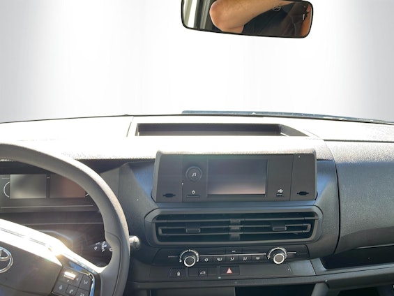 Vehicle image 9 Vehicle image 9