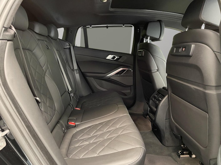 Vehicle image BMW X6