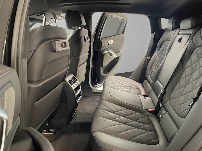 Vehicle image BMW X6