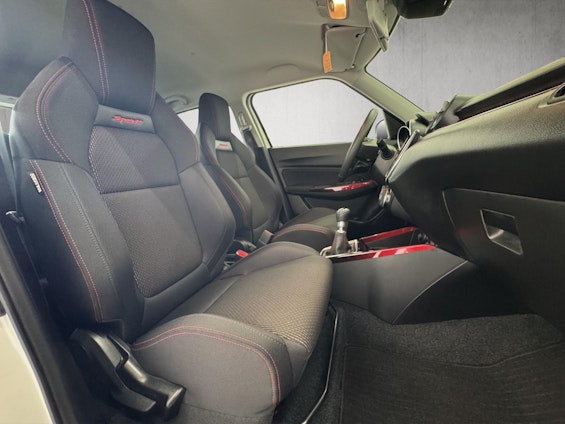 Vehicle image 15 Vehicle image 15