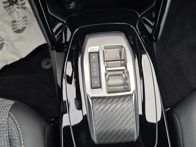 Peugeot 2008 1.2 Hybrid Allure Premium