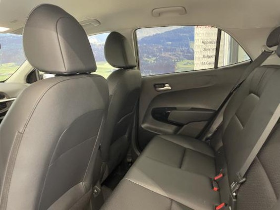 Vehicle image 6 Vehicle image 6