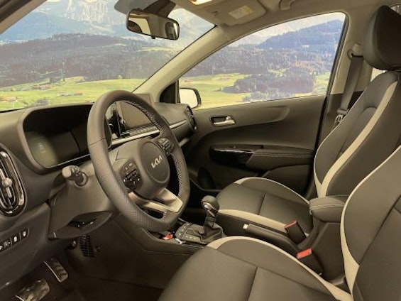 Vehicle image 4 Vehicle image 4