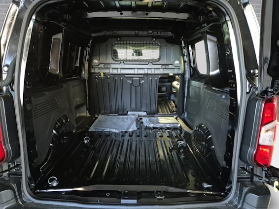 Vehicle image 8 Vehicle image 8