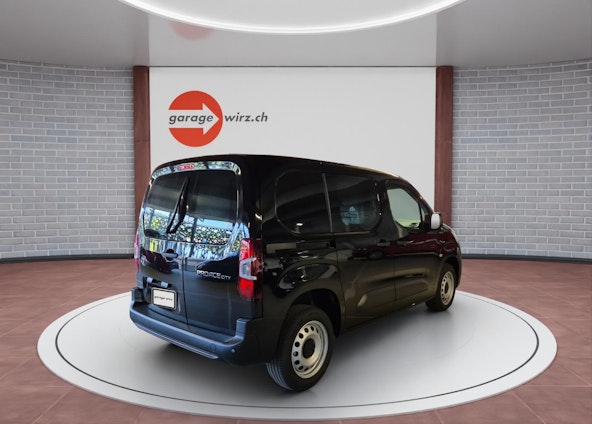 Vehicle image 4 Vehicle image 4