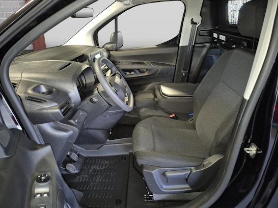 Vehicle image 7 Vehicle image 7