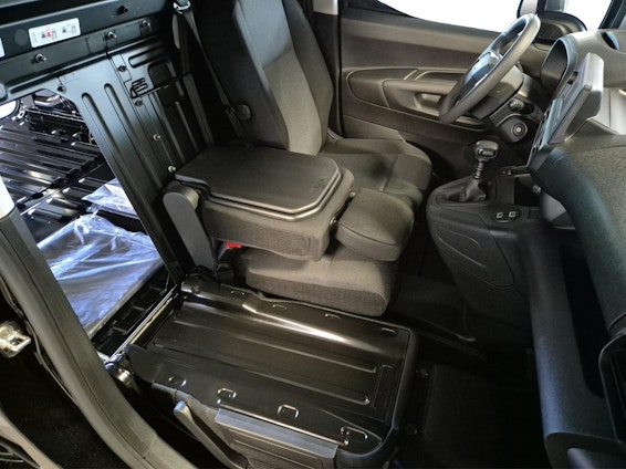 Vehicle image 10 Vehicle image 10