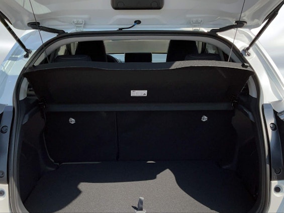 Vehicle image 17 Vehicle image 17