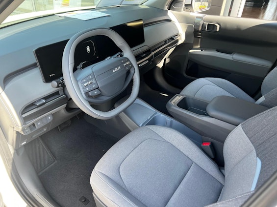 Vehicle image 4 Vehicle image 4