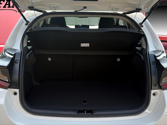 Vehicle image 6 Vehicle image 6