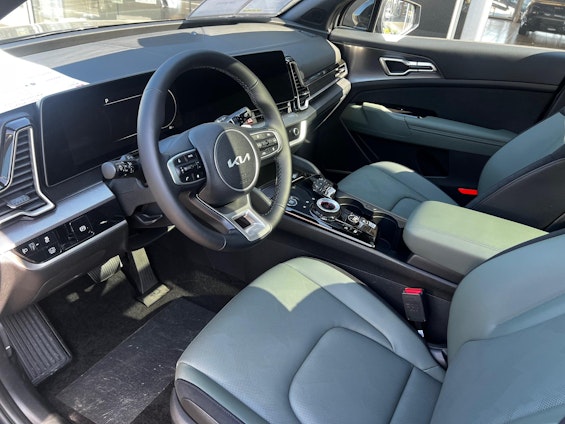 Vehicle image 4 Vehicle image 4