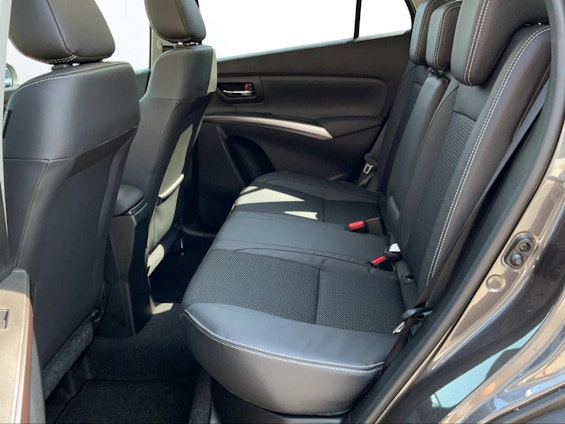 Vehicle image 17 Vehicle image 17