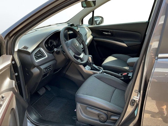 Vehicle image 16 Vehicle image 16