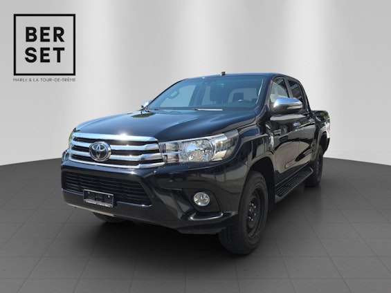 First vehicle image