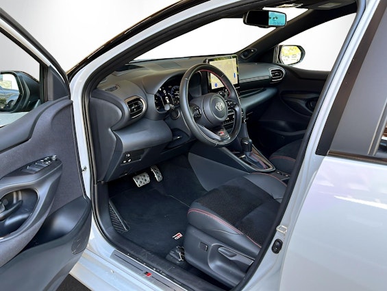 Vehicle image 6