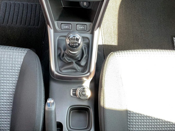 Vehicle image 14 Vehicle image 14