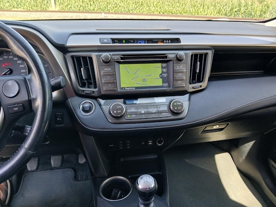 Vehicle image 13