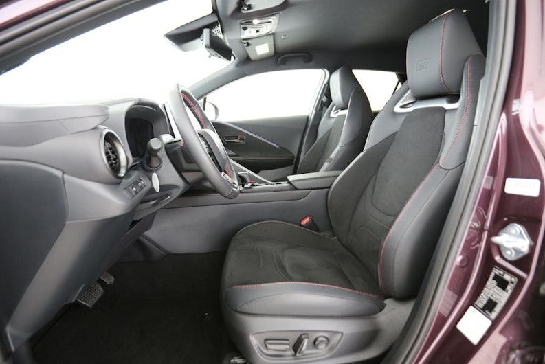 Vehicle image TOYOTA C-HR