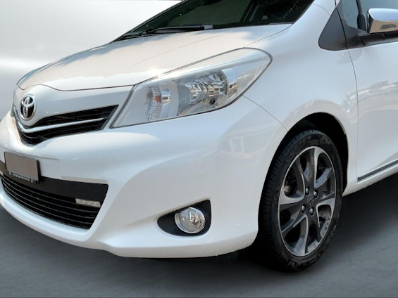 Vehicle image 18