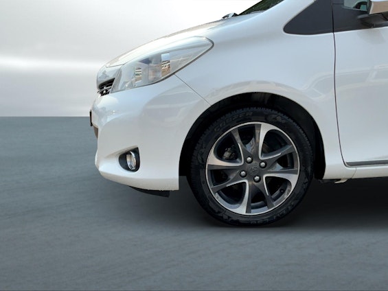 Vehicle image 19