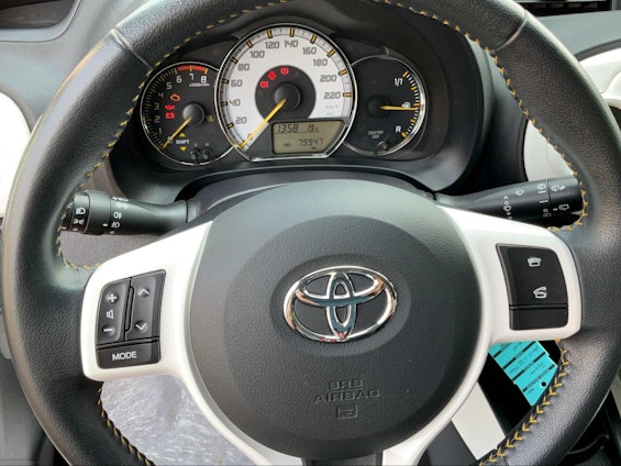 Vehicle image 5