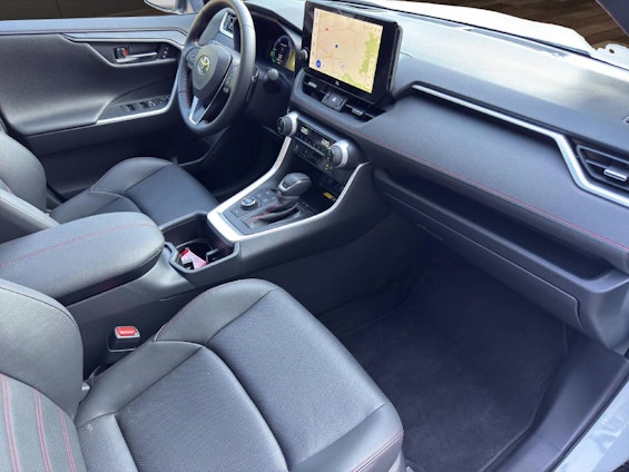 Vehicle image 6