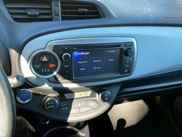Toyota Yaris 1.5 VVT-i HSD Sol