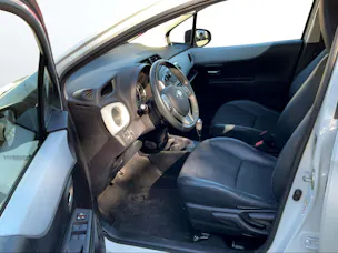 Toyota Yaris 1.5 VVT-i HSD Sol