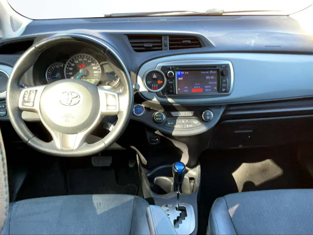 Toyota Yaris 1.5 VVT-i HSD Sol