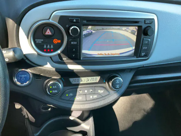 Toyota Yaris 1.5 VVT-i HSD Sol