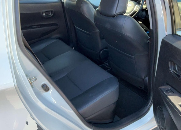 Vehicle image 16 Vehicle image 16