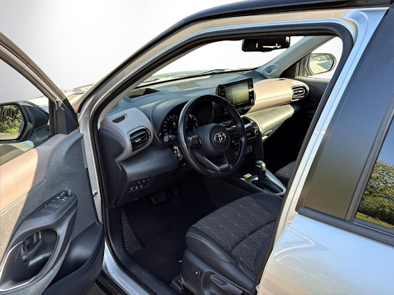 Vehicle image 10