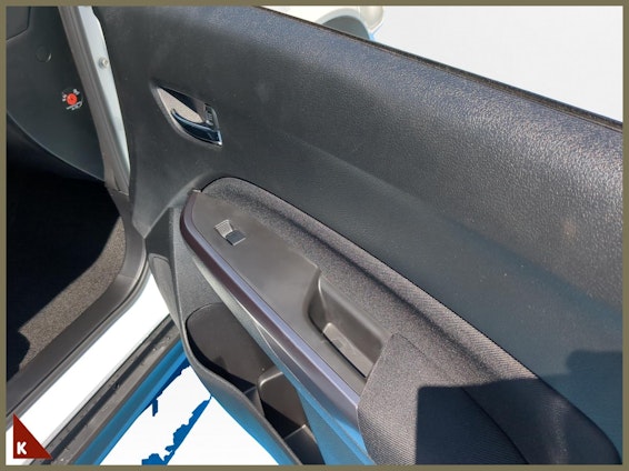 Vehicle image 16 Vehicle image 16