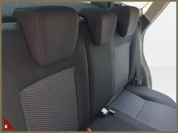 Vehicle image 18 Vehicle image 18