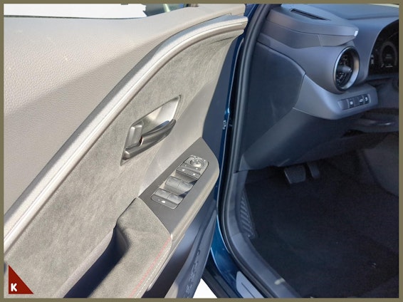 Vehicle image 11 Vehicle image 11