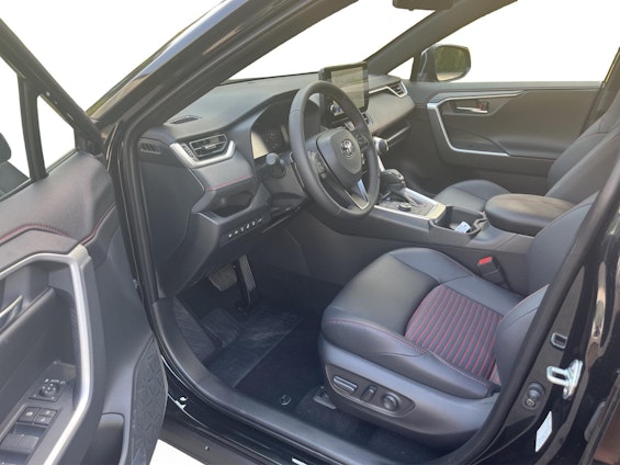 Vehicle image 5