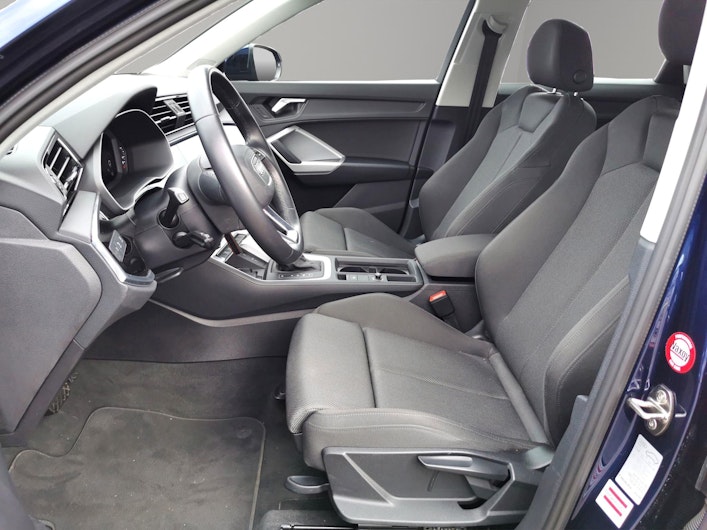 Vehicle image AUDI Q3