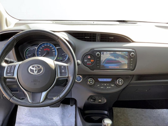 Vehicle image 7