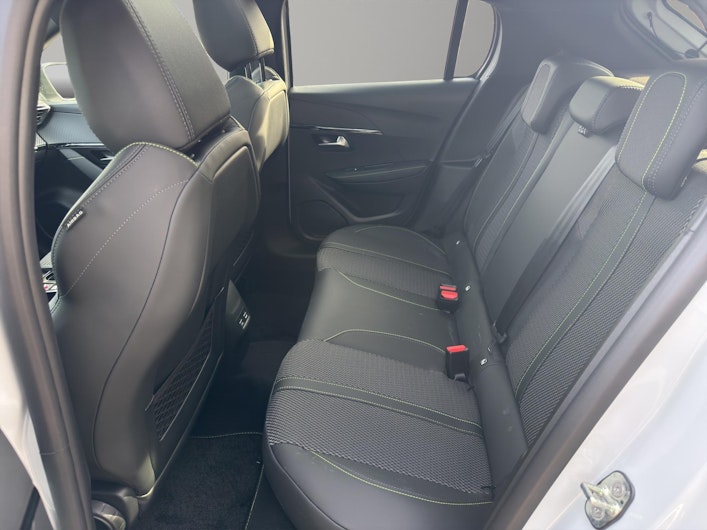 Vehicle image PEUGEOT 208