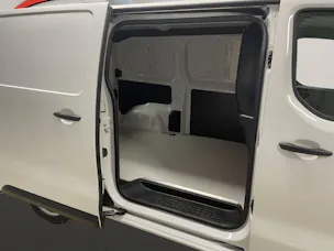 Peugeot e-Expert Kaw. Standard 75 kWh 136