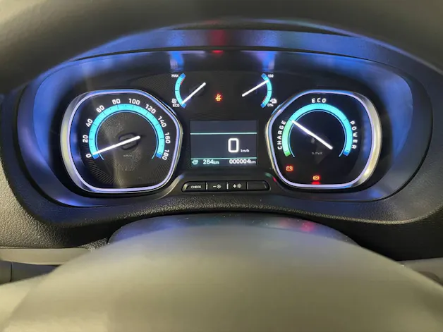 Peugeot e-Expert Kaw. Standard 75 kWh 136